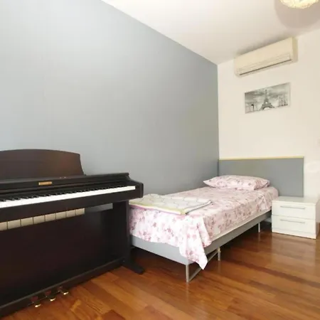 Isabella Apartman Póla